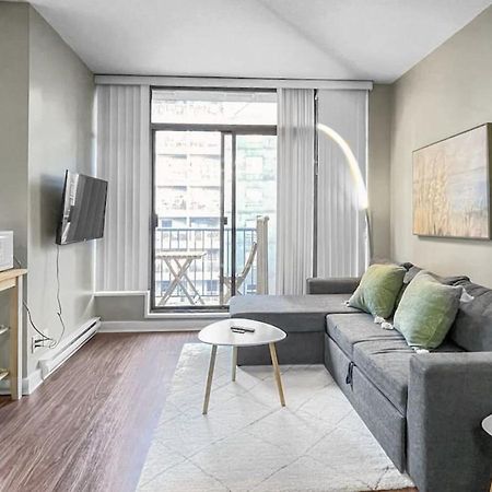 Top Floor Unit On Granville Strip Yaletown Area فانكوفر المظهر الخارجي الصورة