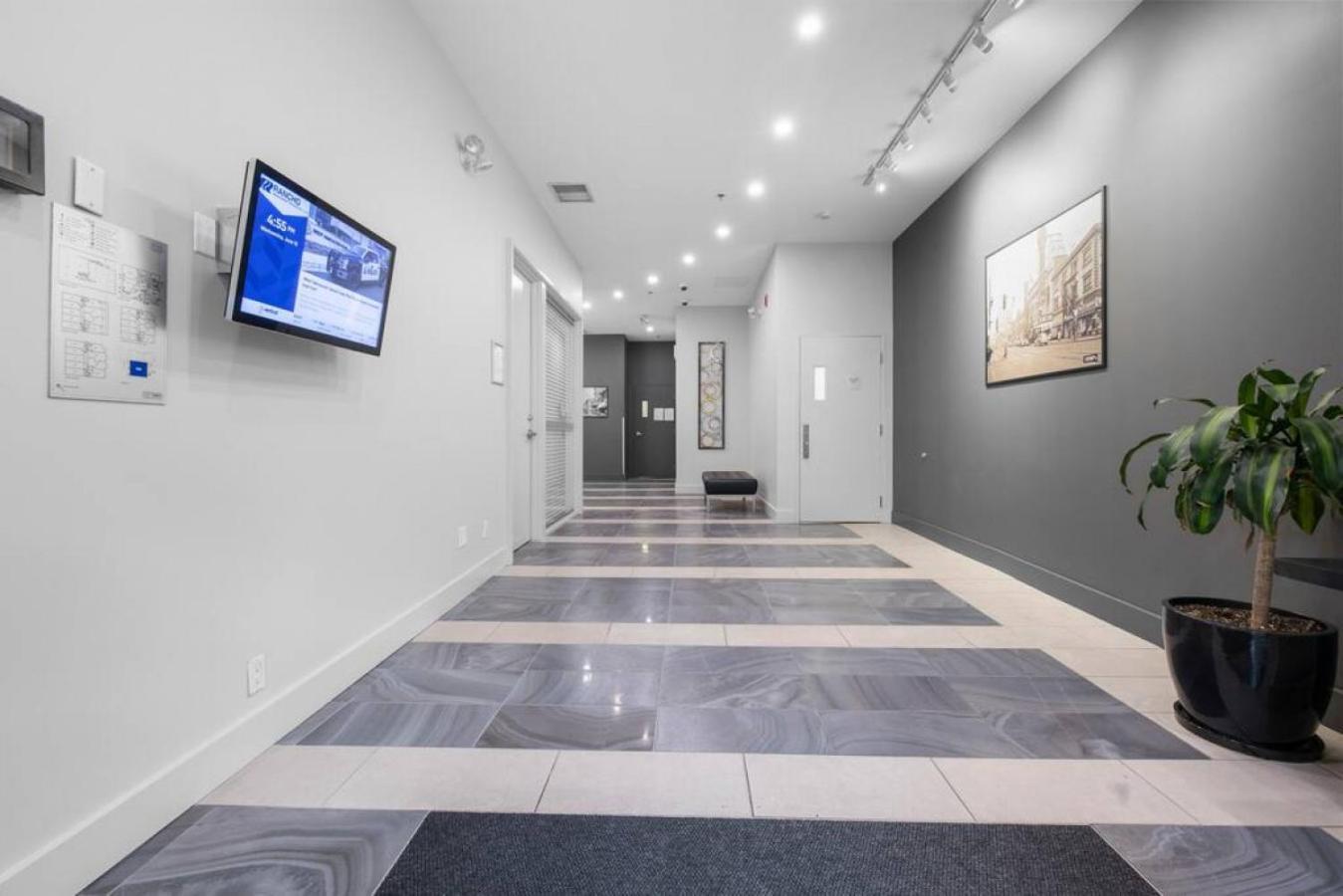 Top Floor Unit On Granville Strip Yaletown Area فانكوفر المظهر الخارجي الصورة