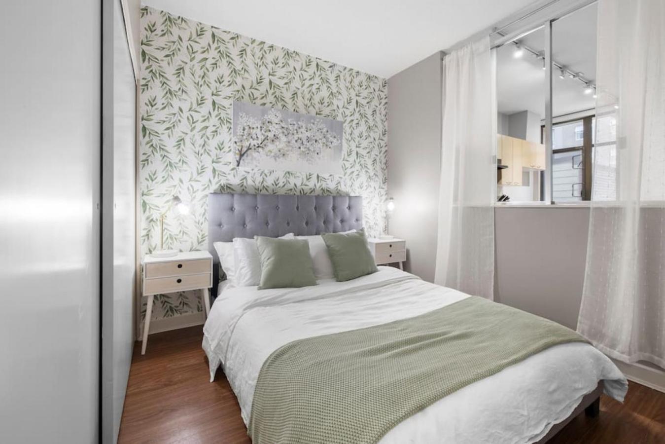Top Floor Unit On Granville Strip Yaletown Area فانكوفر المظهر الخارجي الصورة