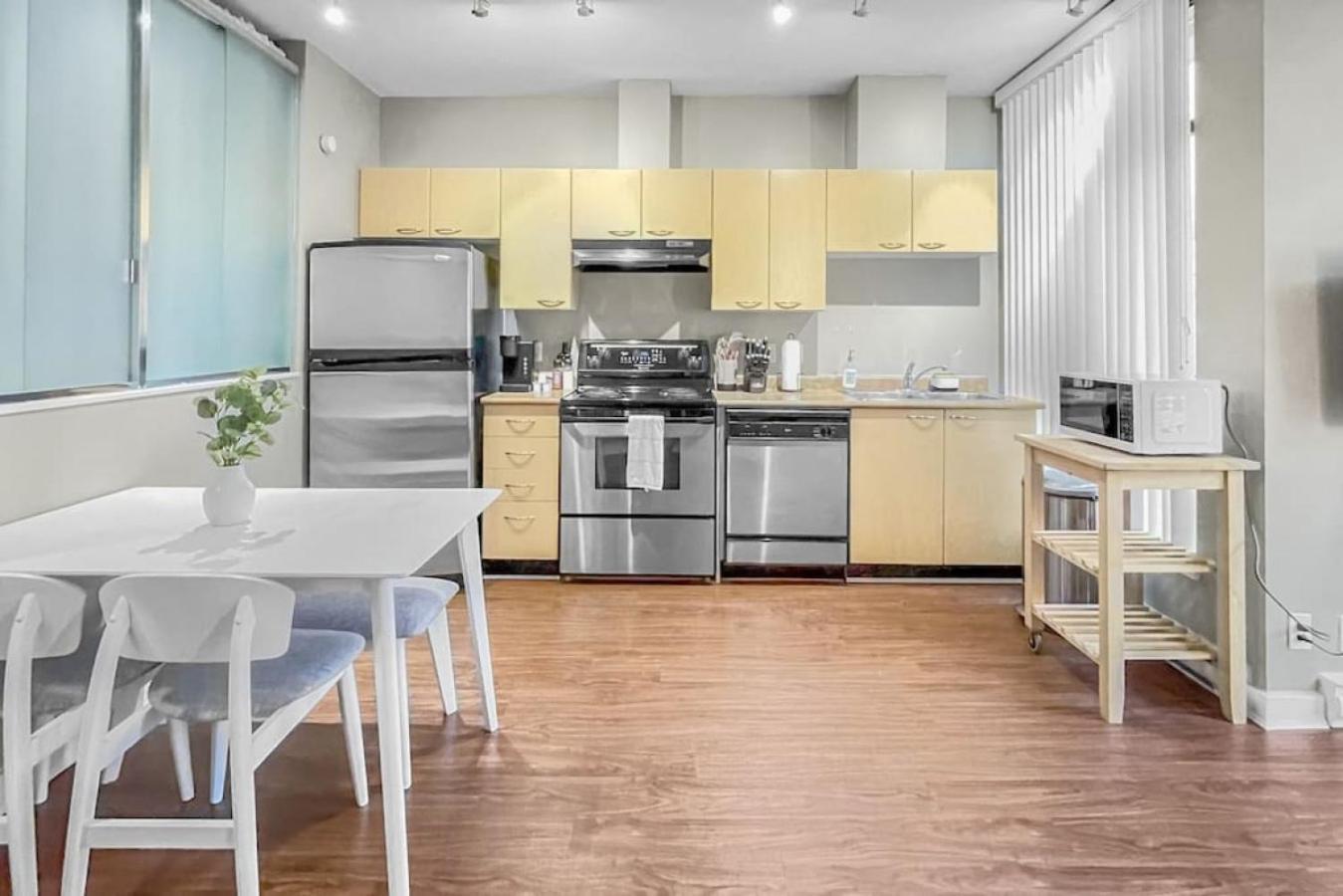 Top Floor Unit On Granville Strip Yaletown Area فانكوفر المظهر الخارجي الصورة