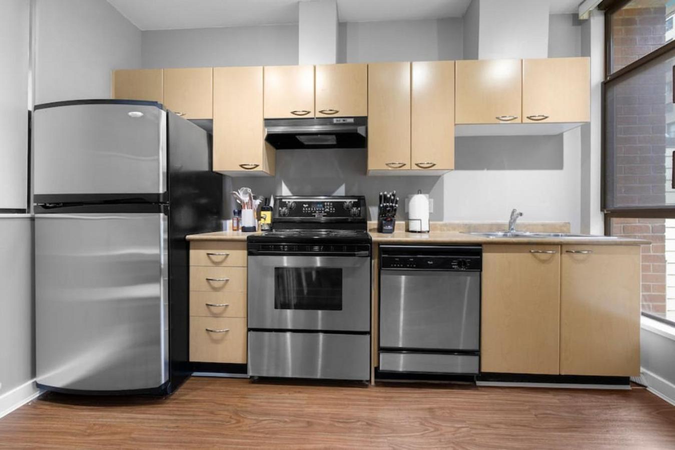 Top Floor Unit On Granville Strip Yaletown Area فانكوفر المظهر الخارجي الصورة